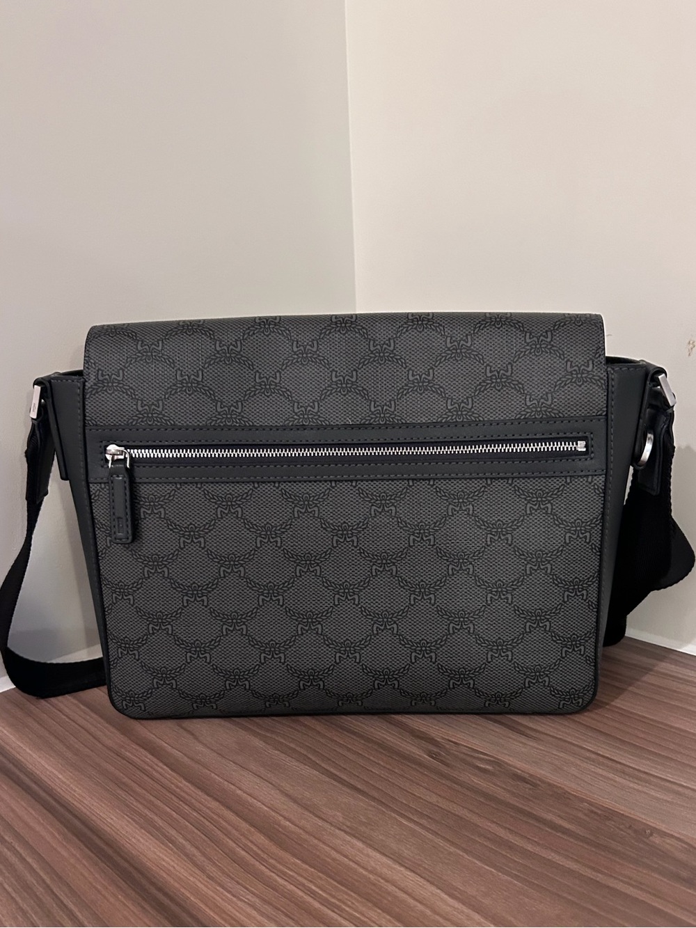 MCM Men’s Himmel Lauretos Messenger Bag - Picture 7 of 16